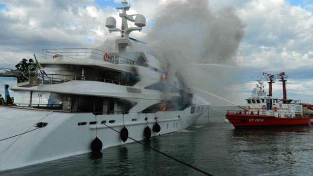yacht-fire